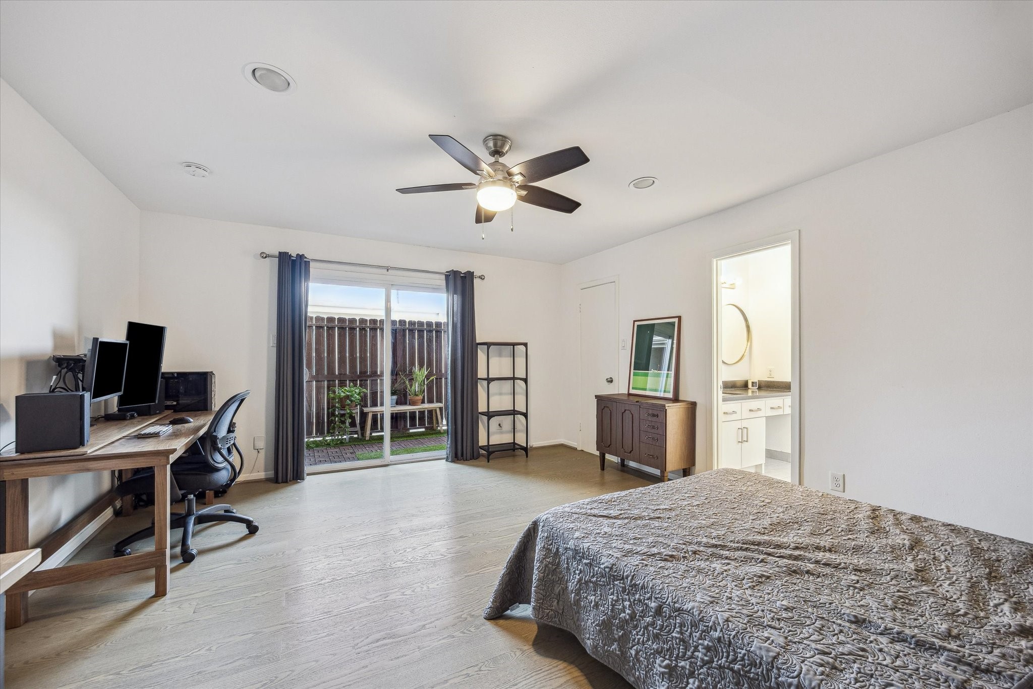 5524 Beverly Hill Street, Unit 2 Houston, TX 77056 - Photo 16 of 29 Another view of bedroom 1.