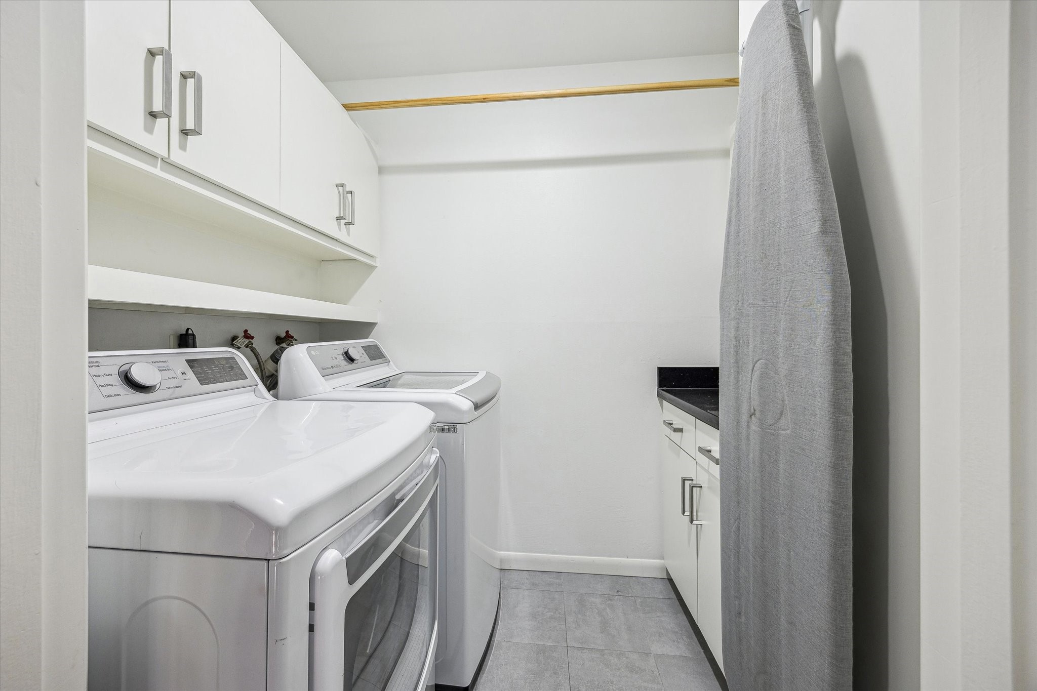 5524 Beverly Hill Street, Unit 2 Houston, TX 77056 - Photo 21 of 29 Laundry is conveniently located between the bedrooms upstairs.