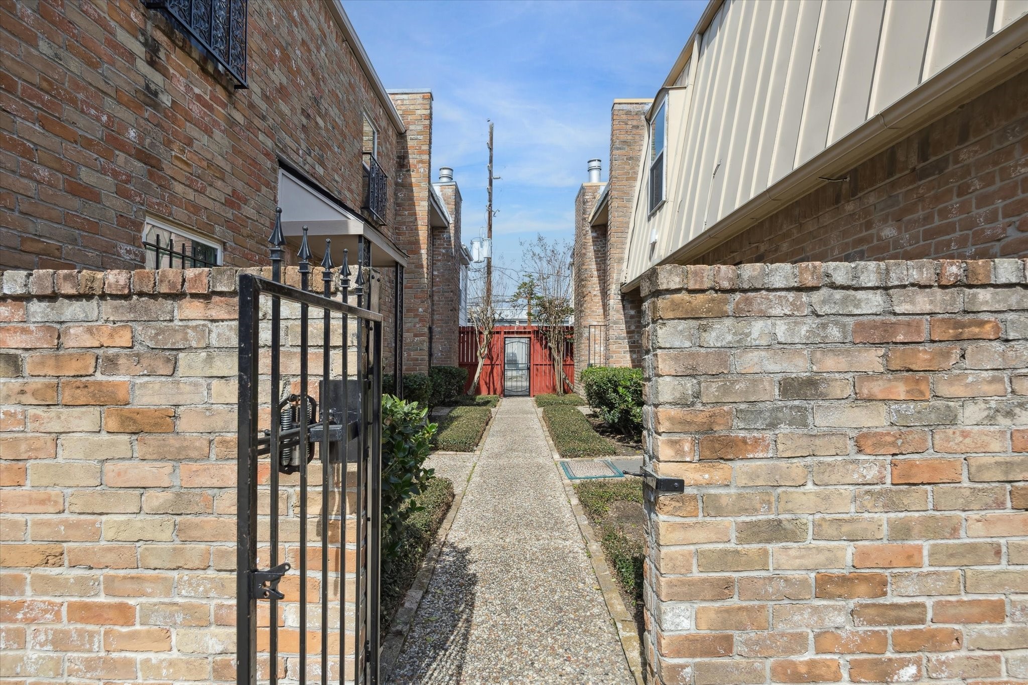 5524 Beverly Hill Street, Unit 2 Houston, TX 77056 - Photo 27 of 29 Walking gate to the unit.