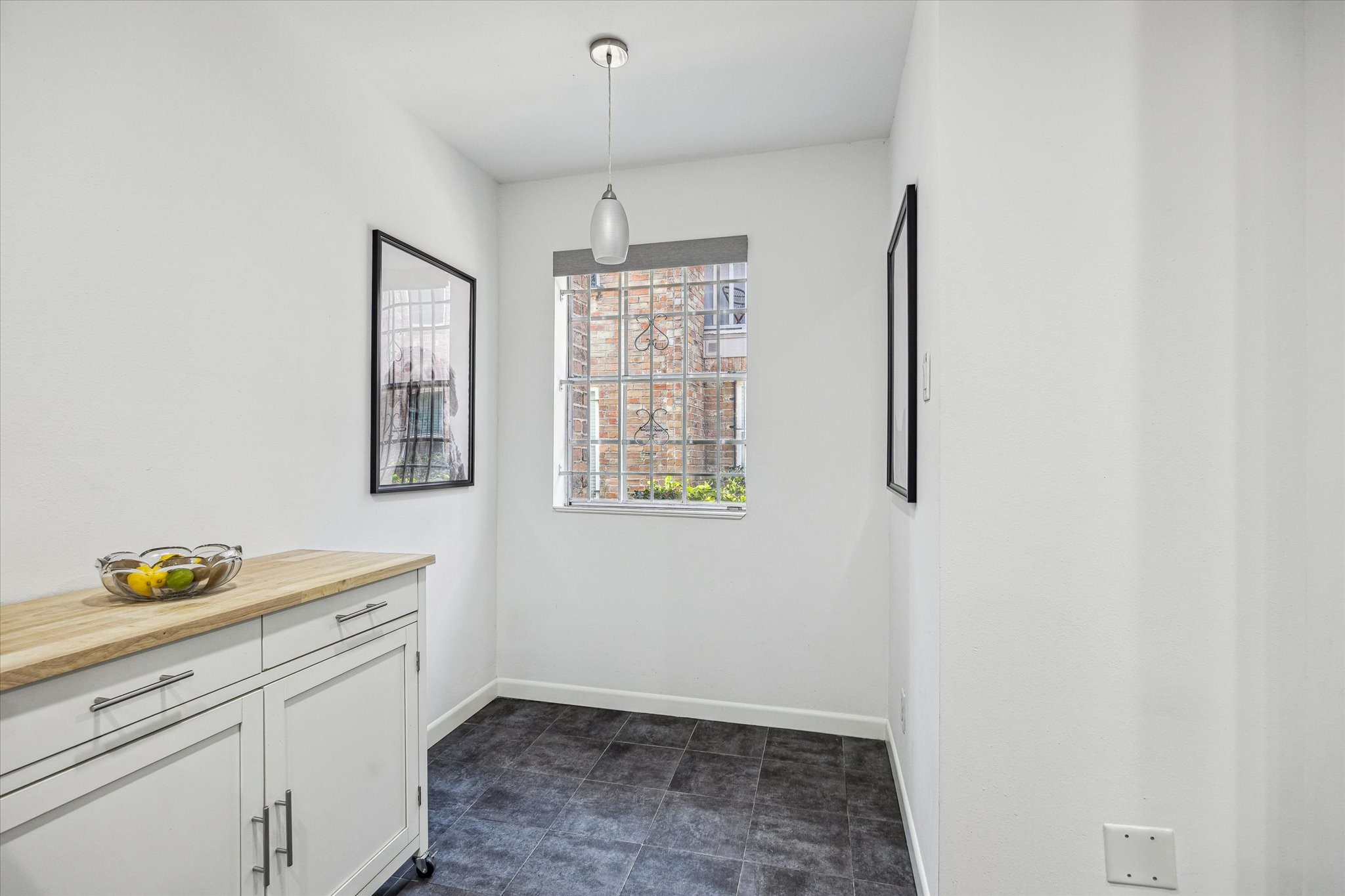 5524 Beverly Hill Street, Unit 2 Houston, TX 77056 - Photo 9 of 29 Breakfast area.