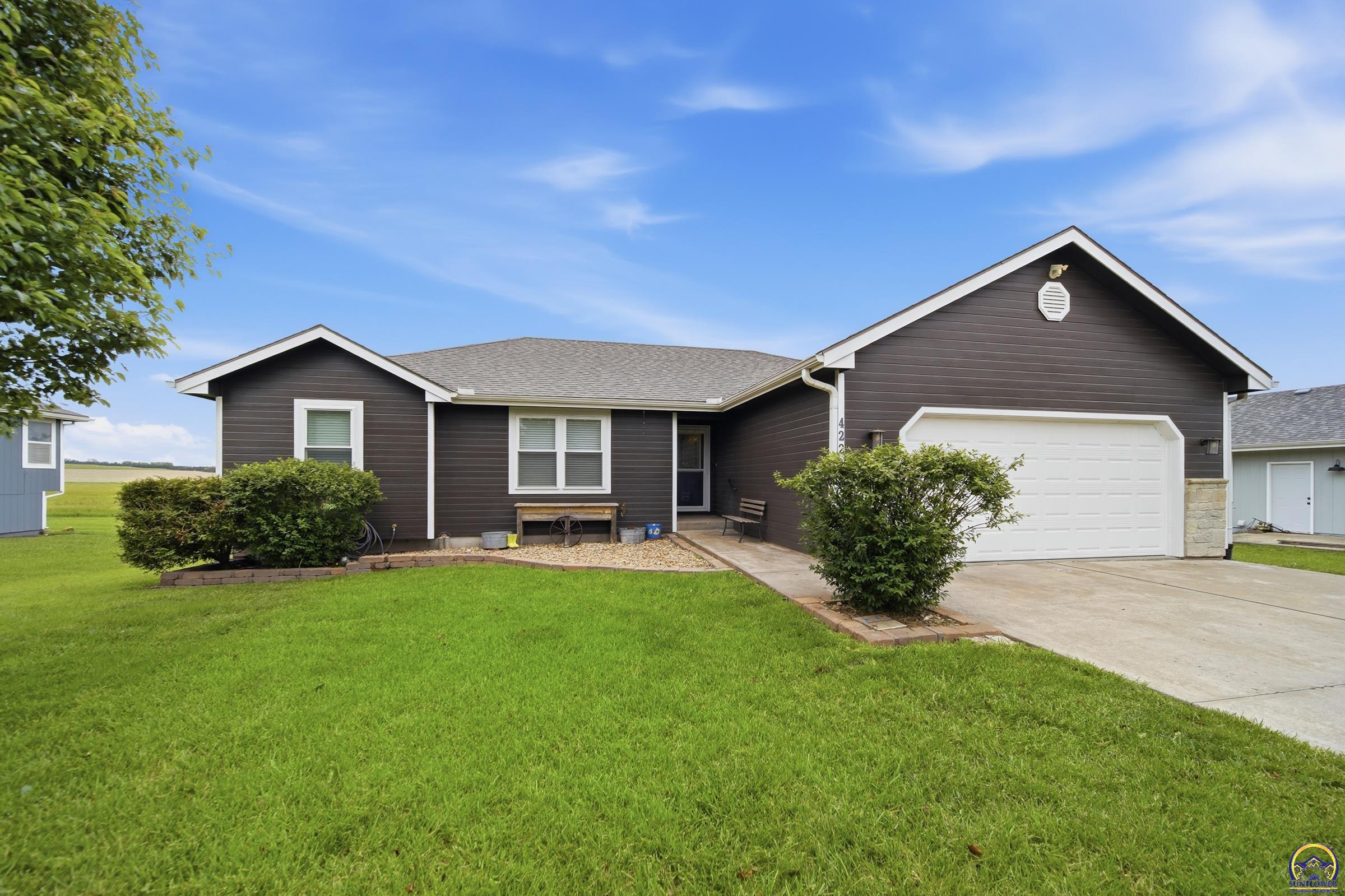 422 Prairie Bend Court Meriden, KS 66512 - Photo 2 of 35