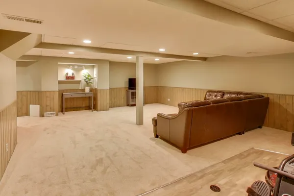 $755,000 | 1605 Burning Trail, Wheaton, IL 60189