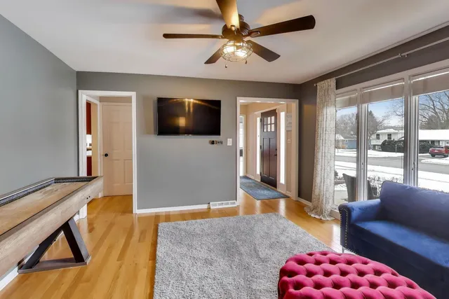 $785,000 | 1605 Burning Trail, Wheaton, IL 60189