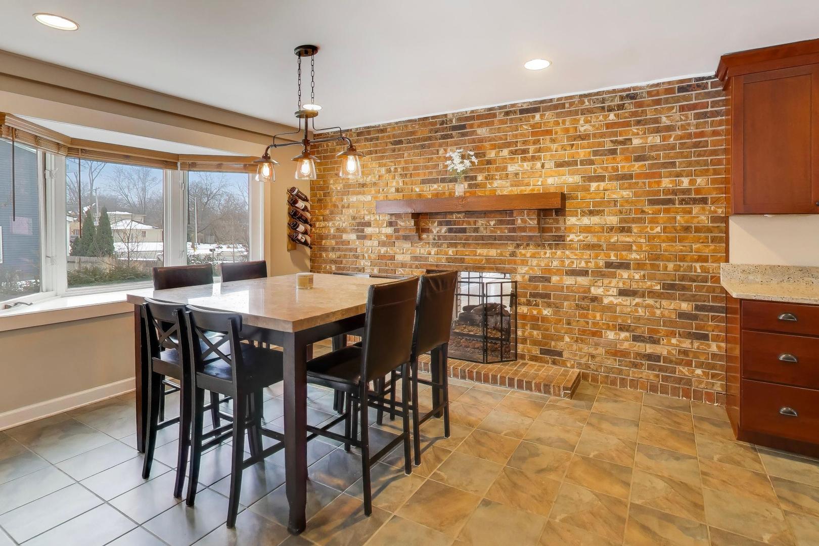 1605 Burning Trail Wheaton, IL 60189 - Photo 6 of 36