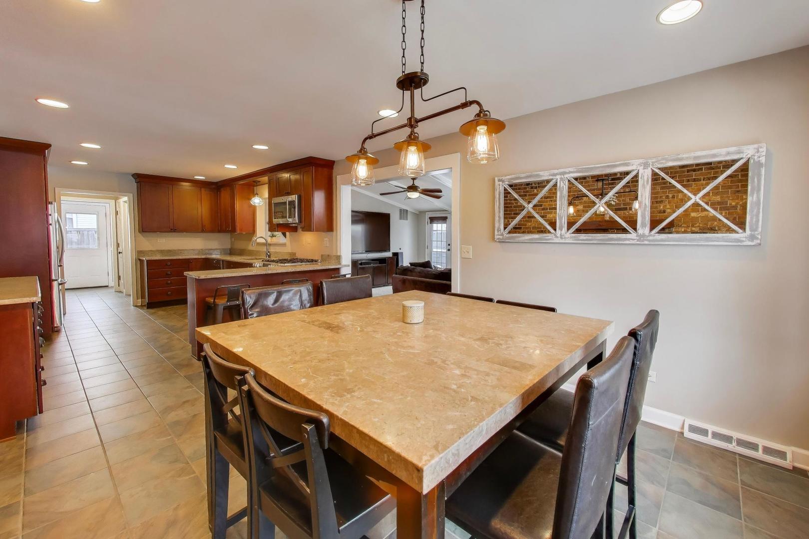 1605 Burning Trail Wheaton, IL 60189 - Photo 7 of 36