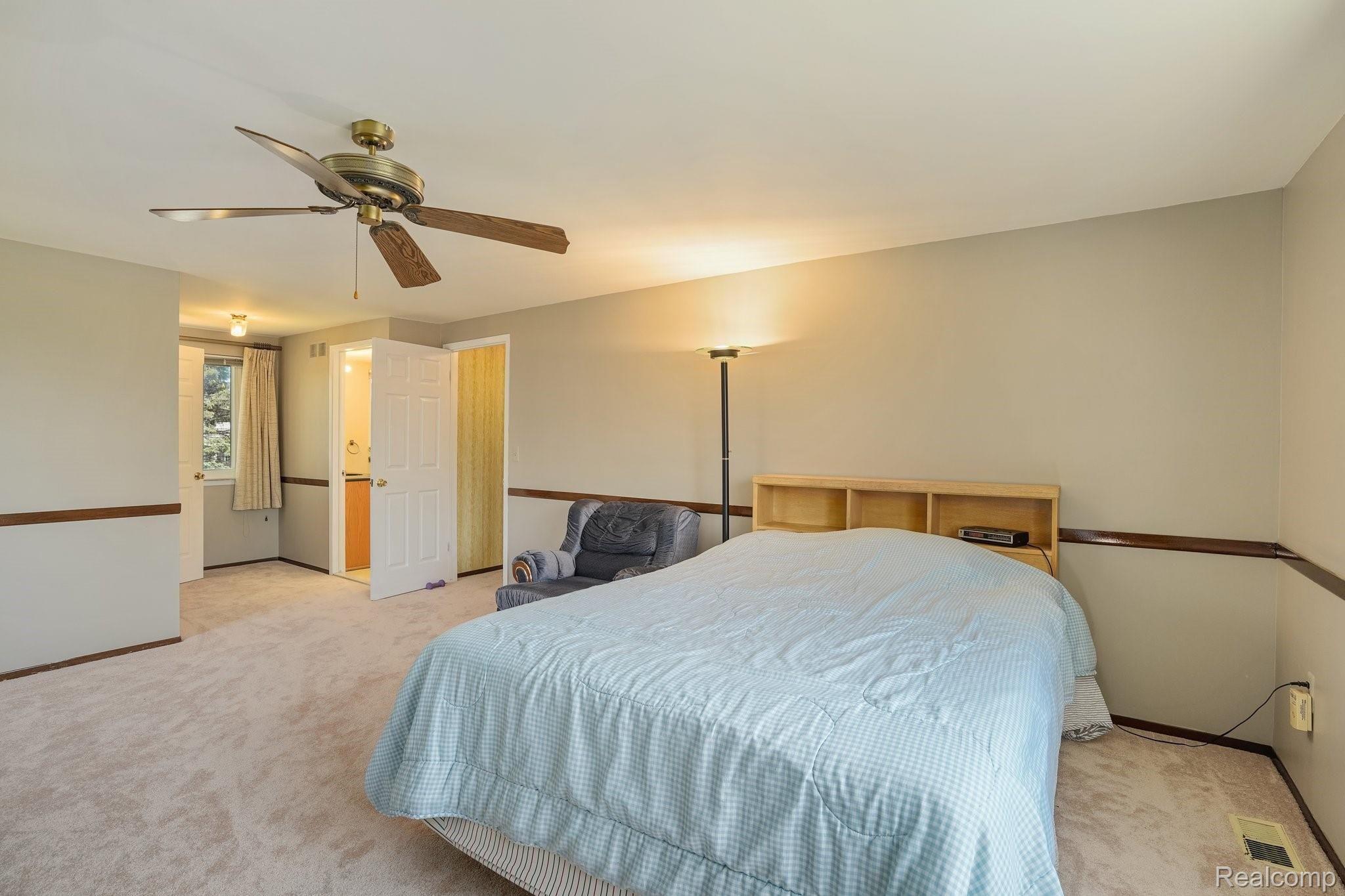 691 Abbey Court Rochester, MI 48307 - Photo 21 of 39 Large Master Suite - New Paint & Carpet (2021)