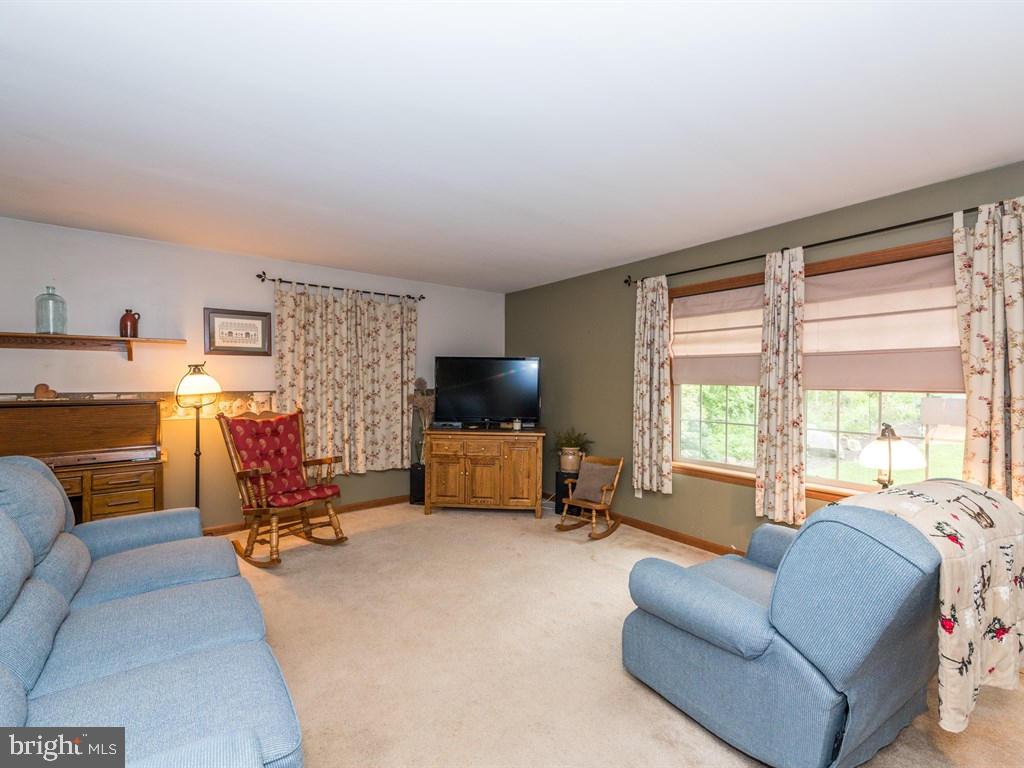 137 Ridge Avenue Ephrata, PA 17522 - Photo 4 of 23 Gallery Image 4