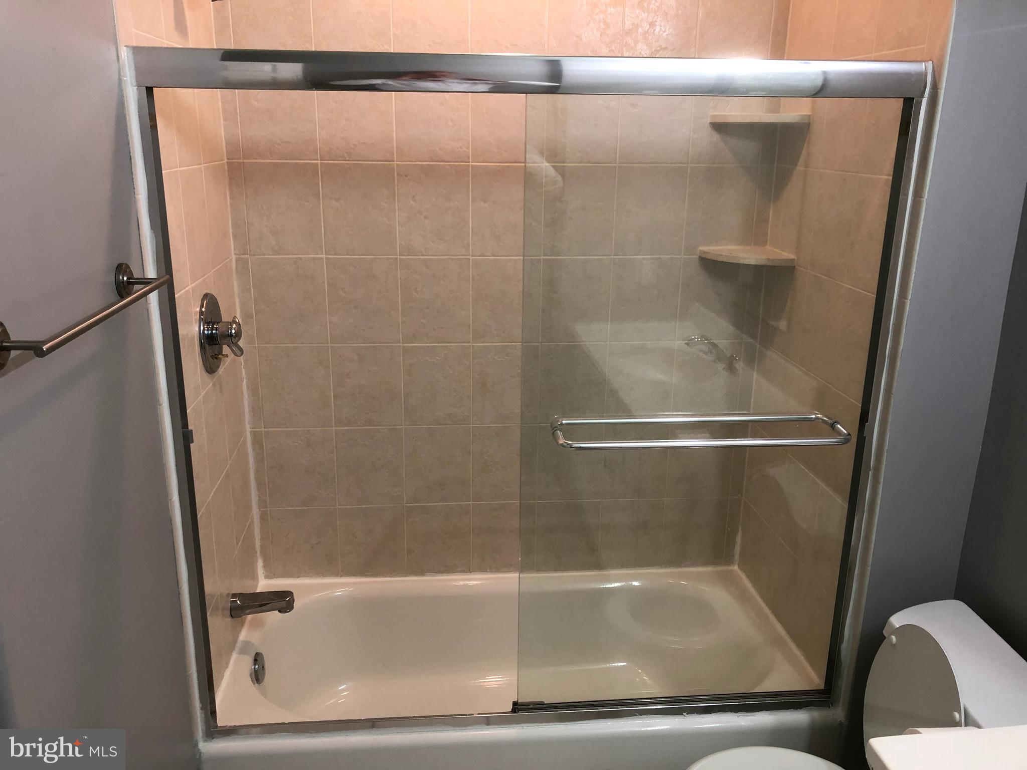 602 Winding Way Clementon, NJ 08021 - Photo 13 of 16 master bath