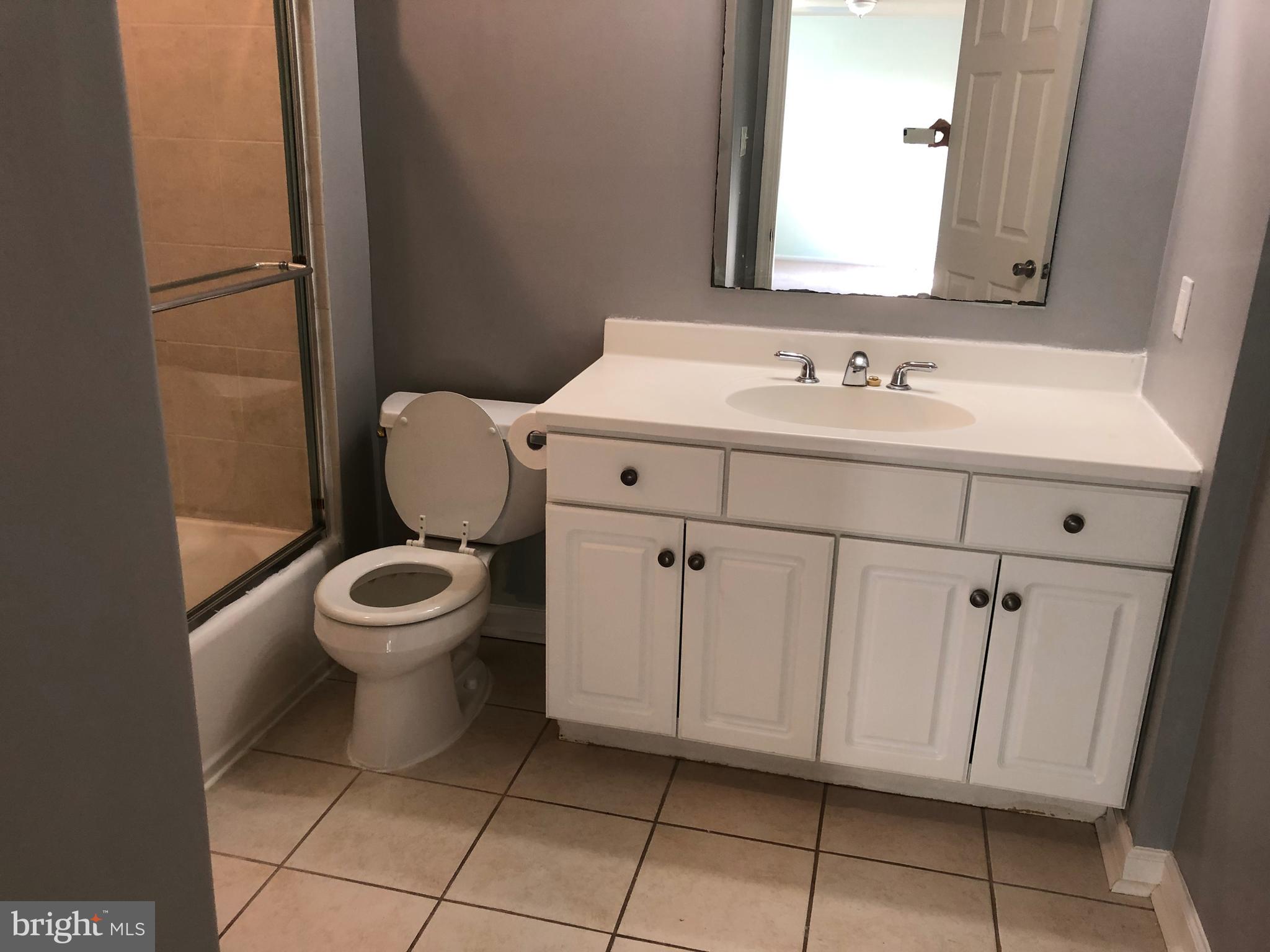 602 Winding Way Clementon, NJ 08021 - Photo 14 of 16 master bath