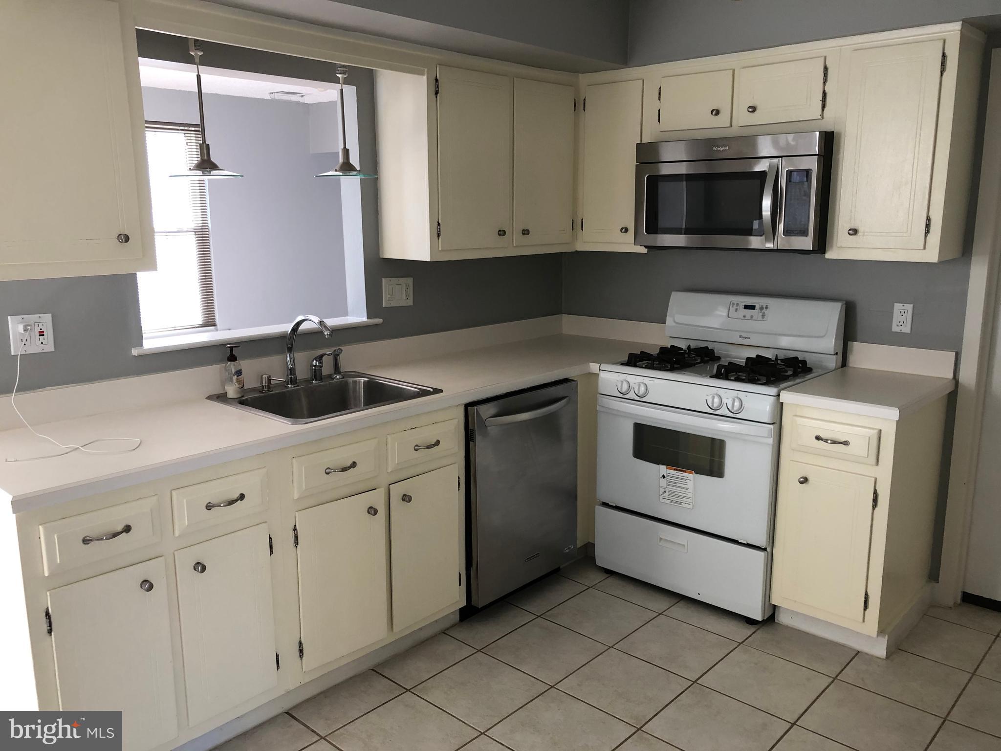 602 Winding Way Clementon, NJ 08021 - Photo 7 of 16 kitchen