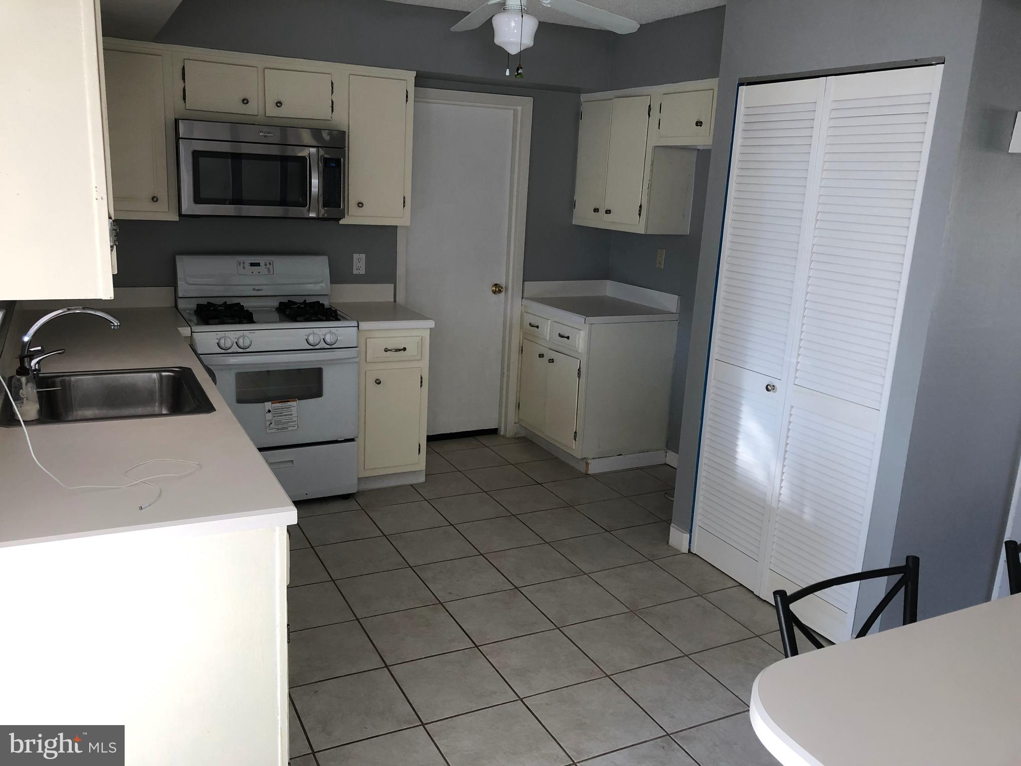 602 Winding Way Clementon, NJ 08021 - Photo 8 of 16 kitchen