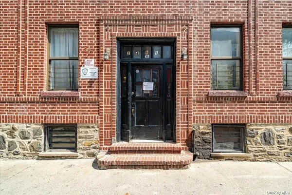 $1,999,999 | 2466-2468 Beaumont Avenue | Belmont