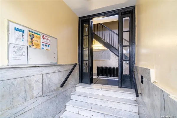 $1,999,999 | 2466-2468 Beaumont Avenue | Belmont