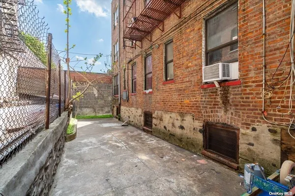 $1,999,999 | 2466-2468 Beaumont Avenue | Belmont