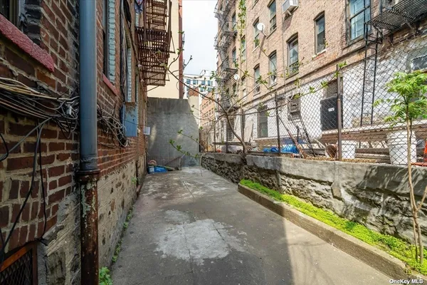 $1,999,999 | 2466-2468 Beaumont Avenue | Belmont