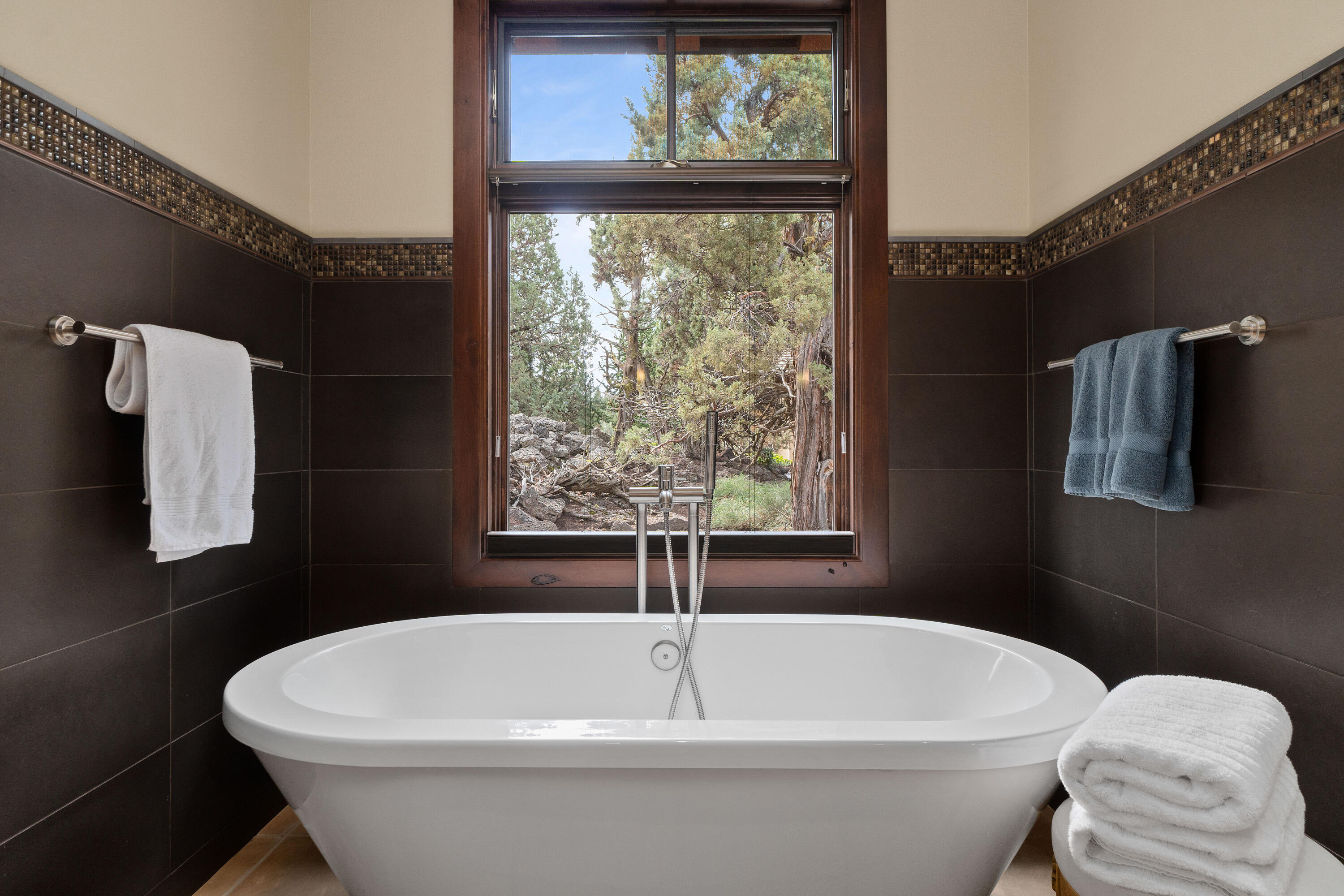 65904 Fazio Ln Bend Bend, OR 97701 - Photo 29 of 63 Primary Bath