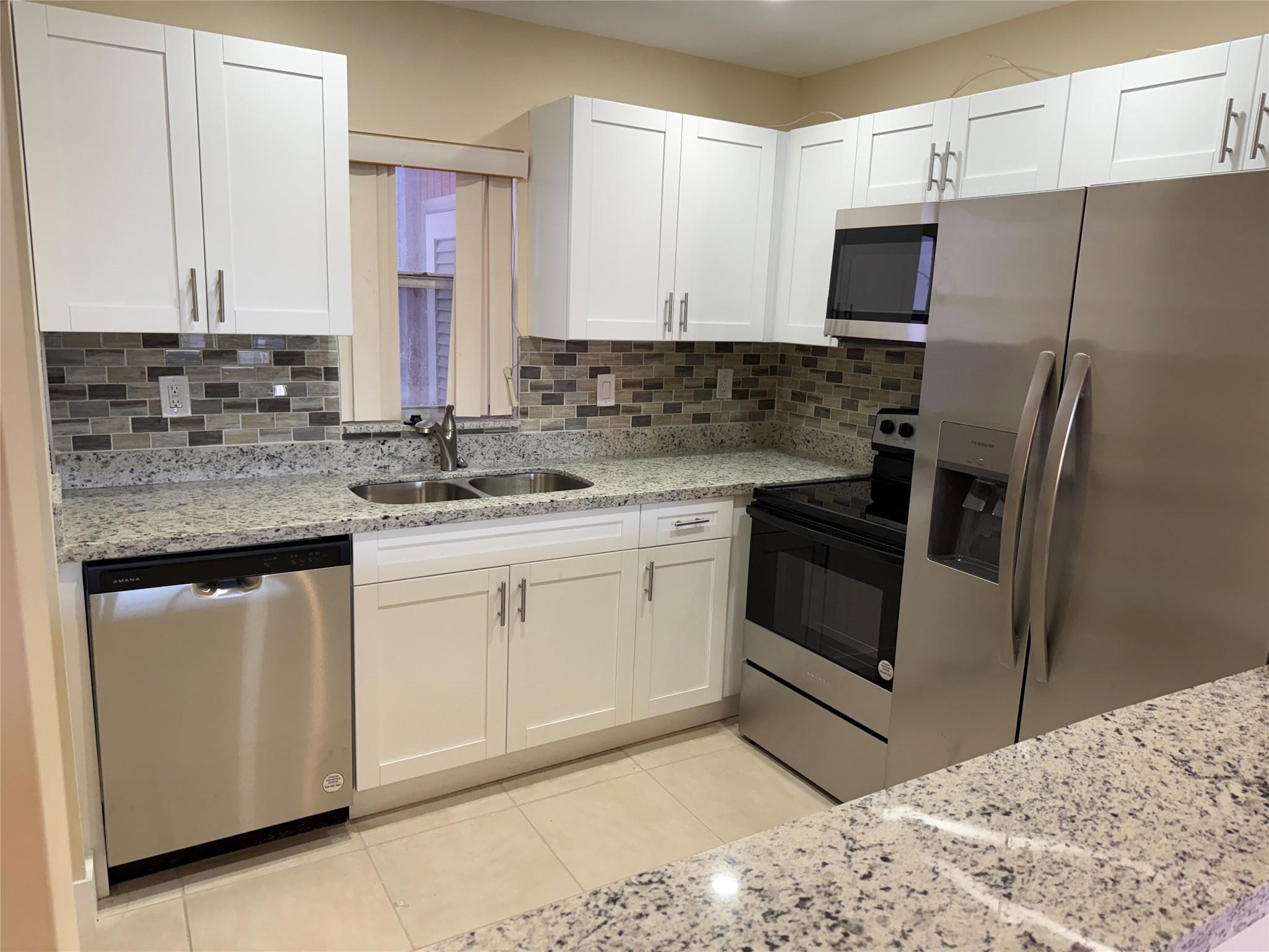 1450 North Riverside Drive, Unit 204 Pompano Beach, FL 33062 - Photo 4 of 11 Kitchen
