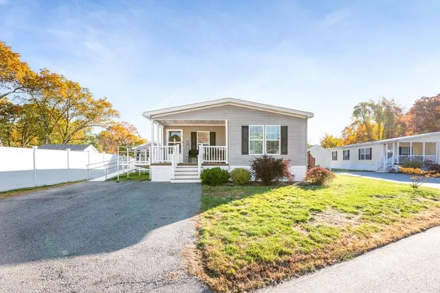 $375,000 | 2 Adder Lane, Seabrook, NH 03874