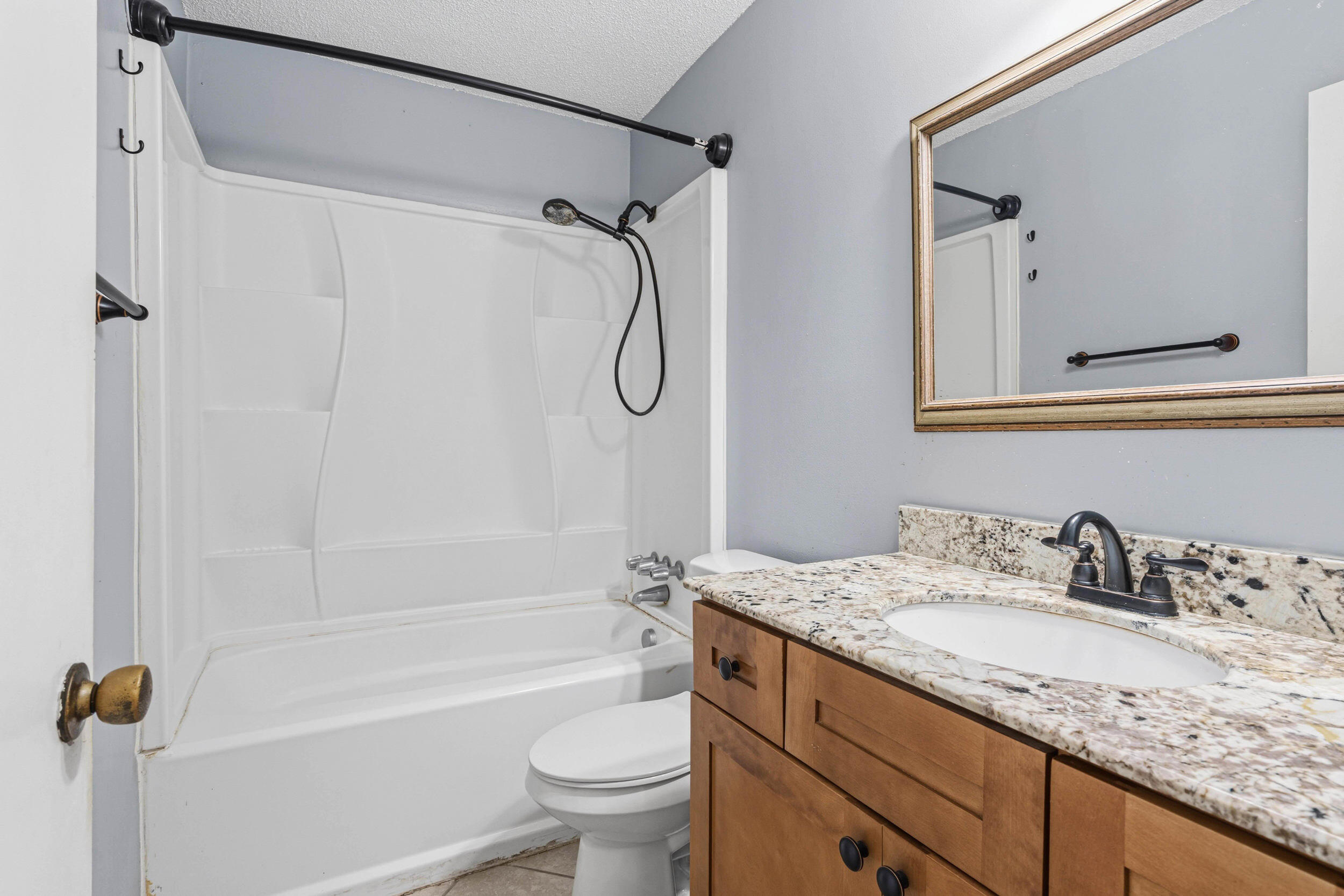 210 Pelham Road, Unit 215C Fort Walton Beach, FL 32547 - Photo 13 of 24 Shared Bathroom
