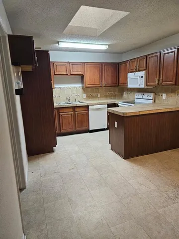 $2,000 | 8025 Summer Sun Drive, Fort Worth, TX 76137