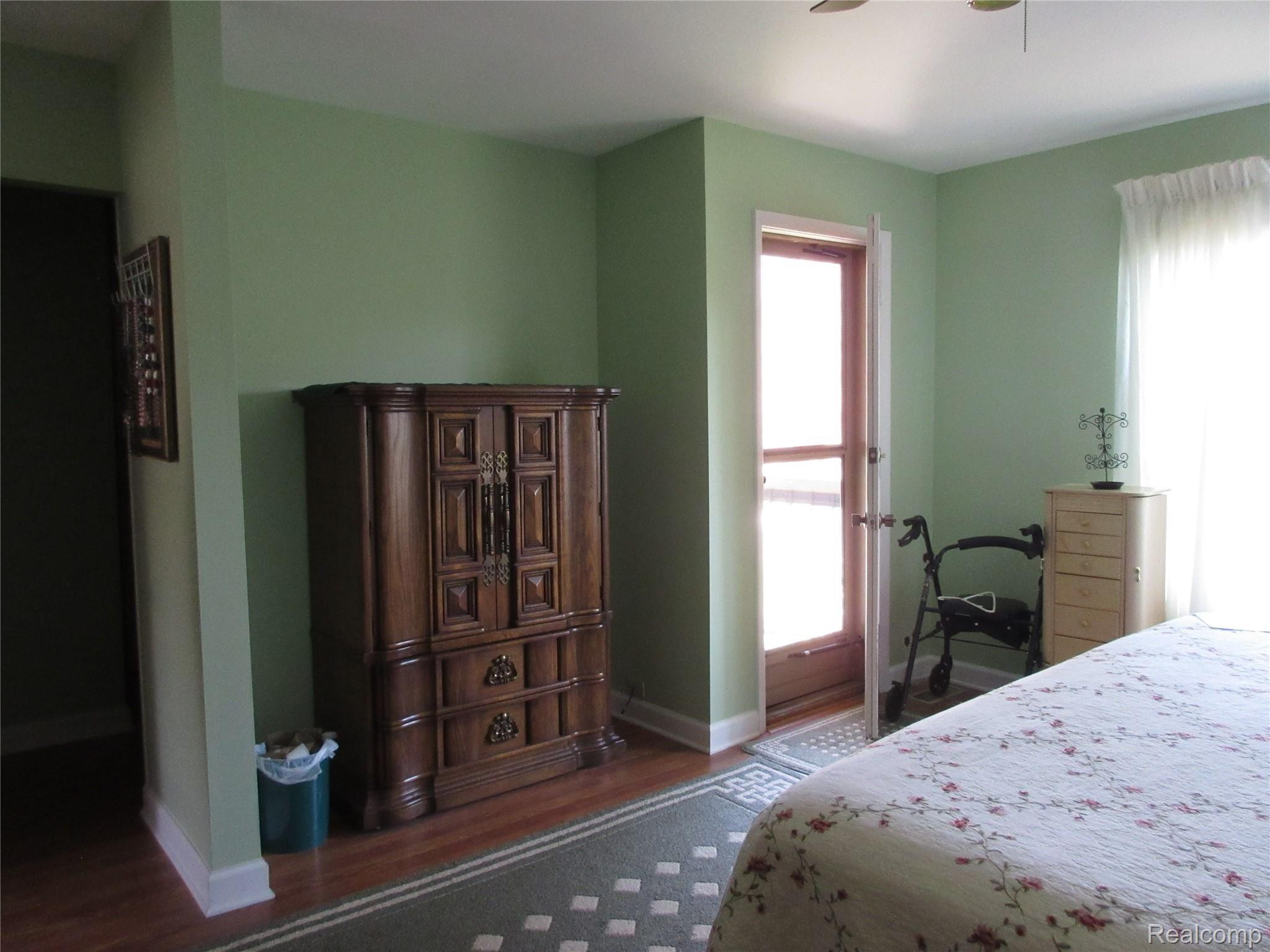 23235 Farmington Road Farmington, MI 48336 - Photo 15 of 27 IMG_0143.JPG