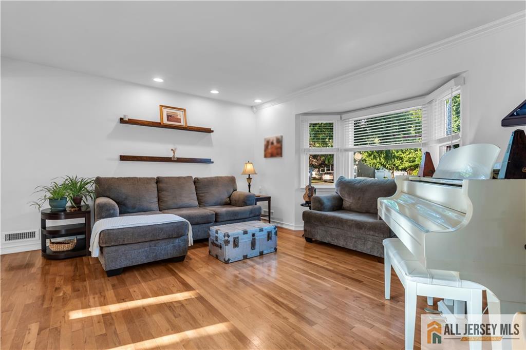 8 Smalley Road Edison, NJ 08817 - Photo 10 of 39
