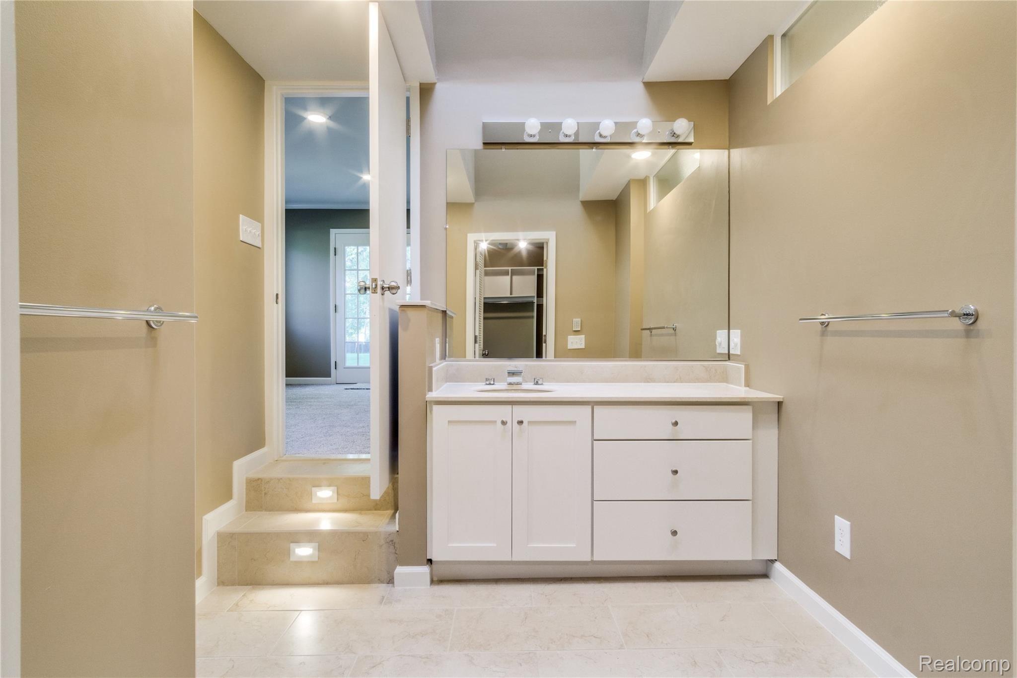 6796 Meadowlake Road Bloomfield Hills, MI 48301 - Photo 44 of 53 Interiors (34 of 52).jpg