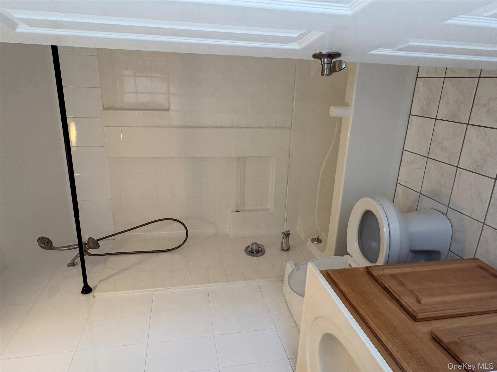 17 West 20th Road Queens, NY 11693 - Photo 4 of 6