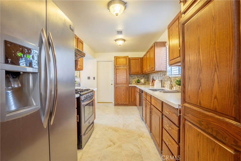 3610 Cartwright Street Pasadena, CA 91107 - Photo 39 of 75 a kitchen with stainless steel appliances granite countertop a refrigerator a sink and a stove