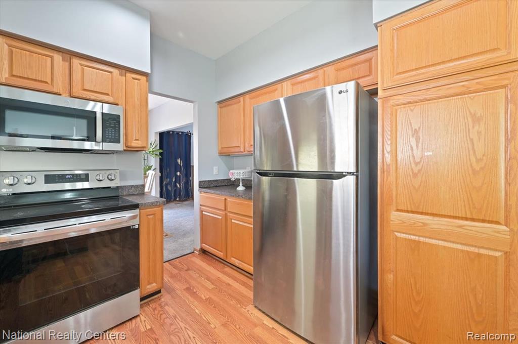 31055 Seneca Lane Novi, MI 48377 - Photo 18 of 36
