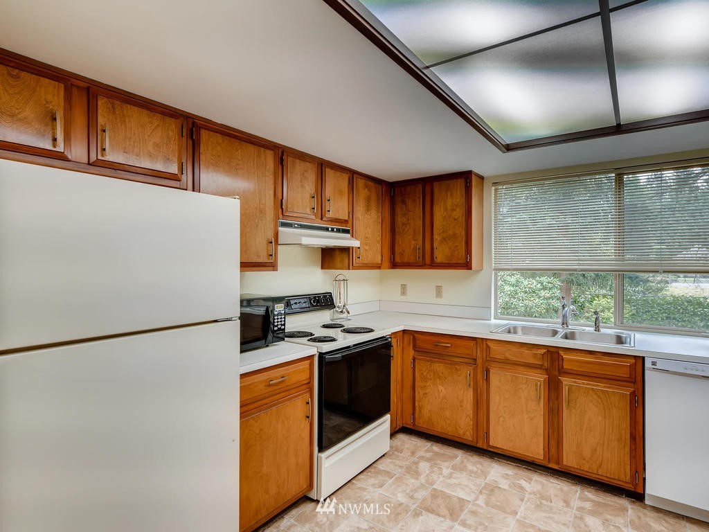 11125 Southeast 183rd Place Renton, WA 98055 - Photo 6 of 24