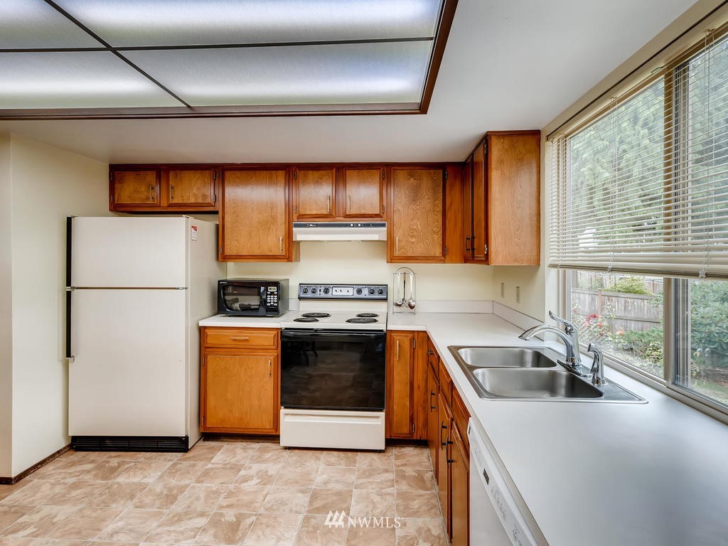 11125 Southeast 183rd Place Renton, WA 98055 - Photo 8 of 24