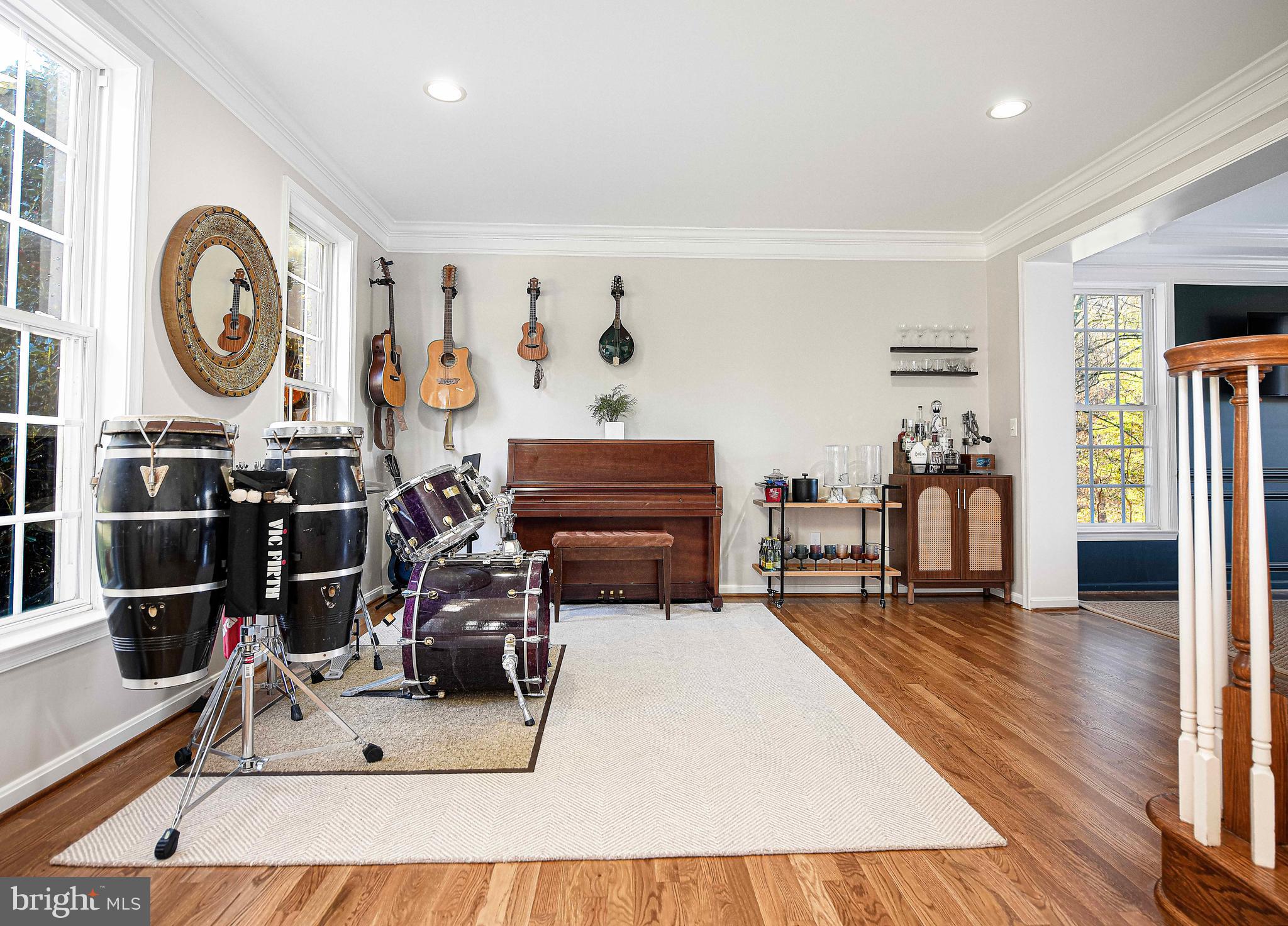 14516 Cuba Road Cockeysville, MD 21030 - Photo 33 of 79 a living room with furniture and a mirror