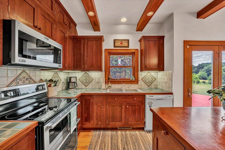 8451 Holly Tree Road Boones Mill, VA 24065 - Photo 16 of 67 20240614181929457212000000-o