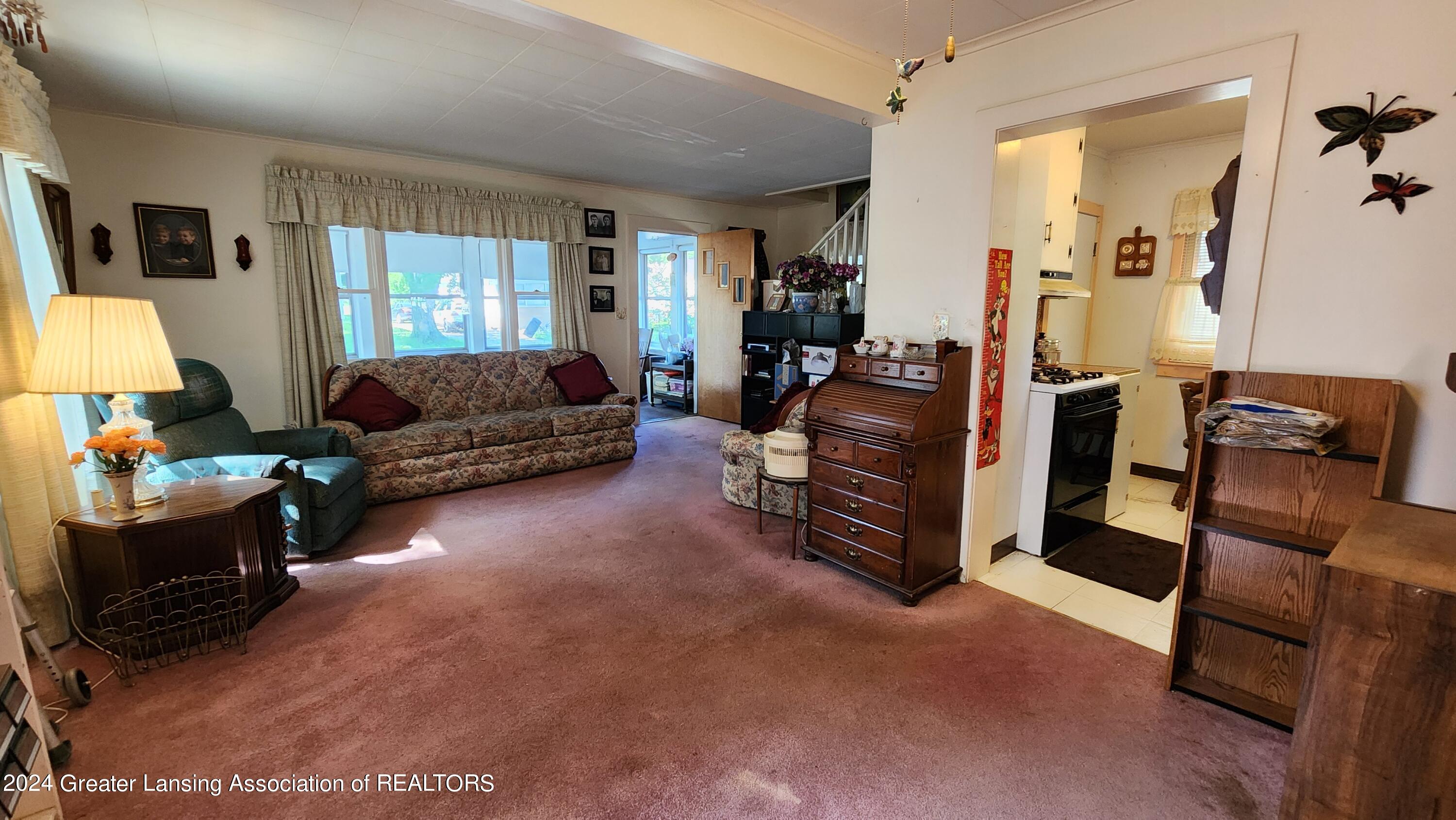 401 East Rouse Street Lansing, MI 48910 - Photo 9 of 21 20240701_104200