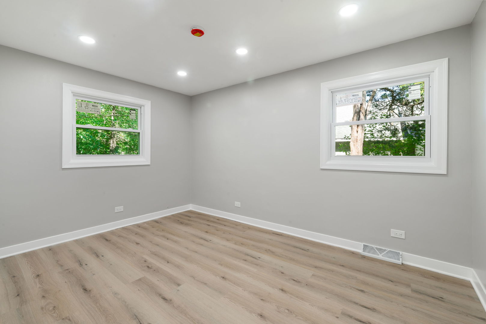 92 North Airlite Street Elgin, IL 60123 - Photo 9 of 25 a view of an empty room with wooden floor and a window