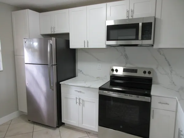 $2,500 | 4111 Northwest 114th Avenue, Coral Springs, FL 33065