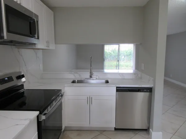 $2,500 | 4111 Northwest 114th Avenue, Coral Springs, FL 33065