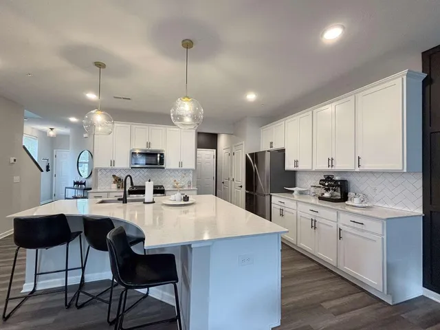 $467,779 | 212 Junco Road North, Lake Elmo, MN 55042