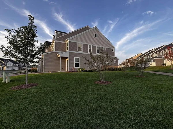 $467,779 | 212 Junco Road North, Lake Elmo, MN 55042