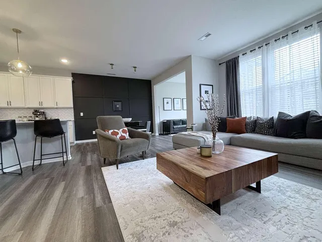 $467,779 | 212 Junco Road North, Lake Elmo, MN 55042