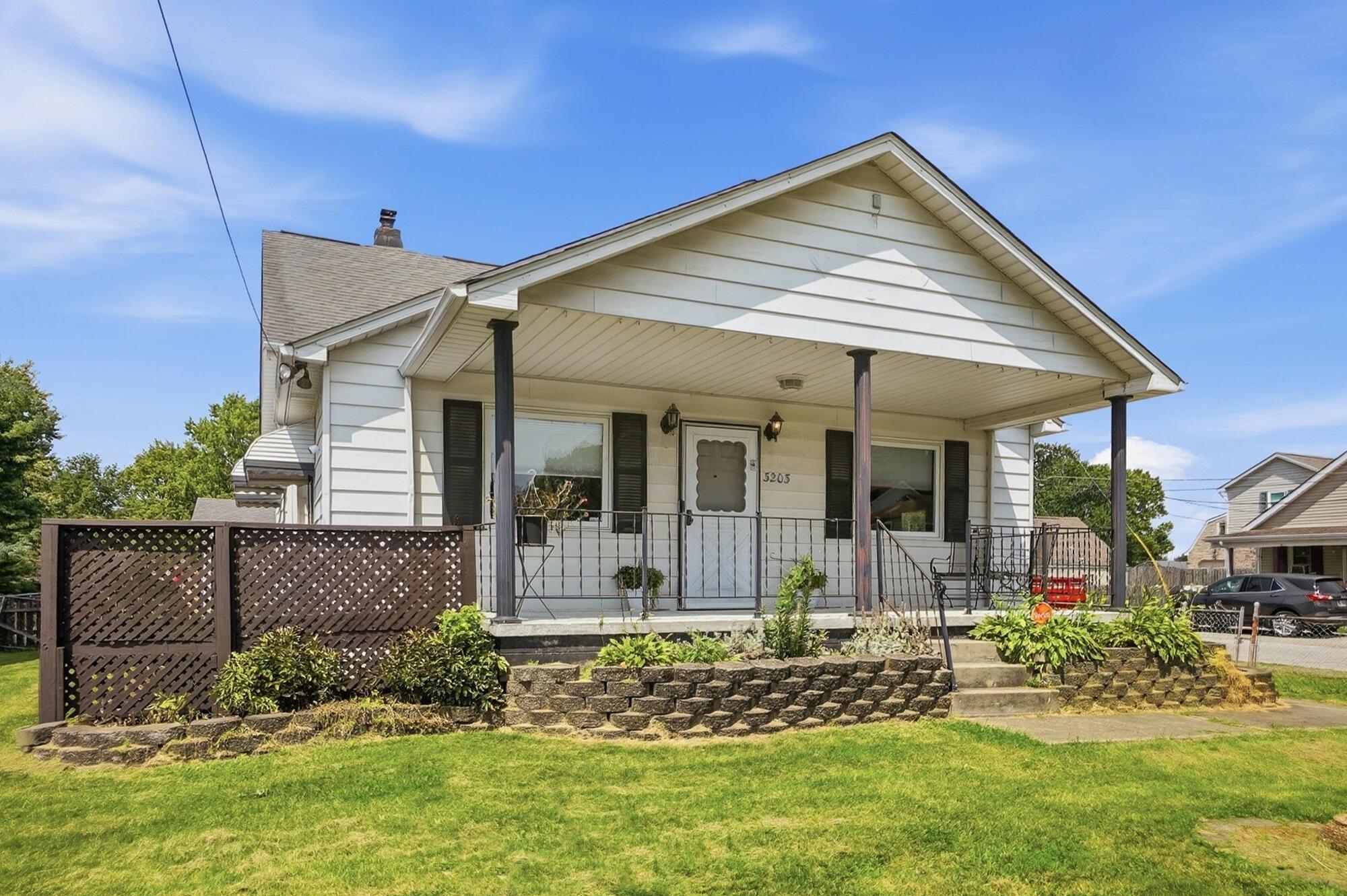 3203 Lockbourne Road Columbus, OH 43207 - Photo 1 of 74 009