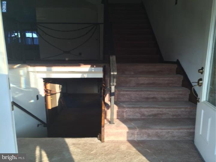 12155 Aster Road Philadelphia, PA 19154 - Photo 2 of 17 Foyer