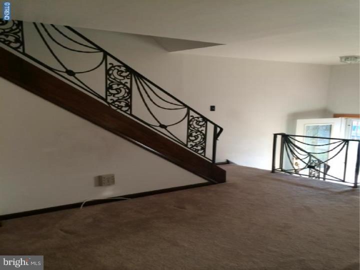 12155 Aster Road Philadelphia, PA 19154 - Photo 4 of 17 Living Room