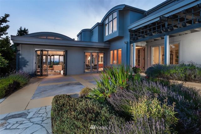 $4,600,000 | 1315 94th Avenue Northeast, Clyde Hill, WA 98004