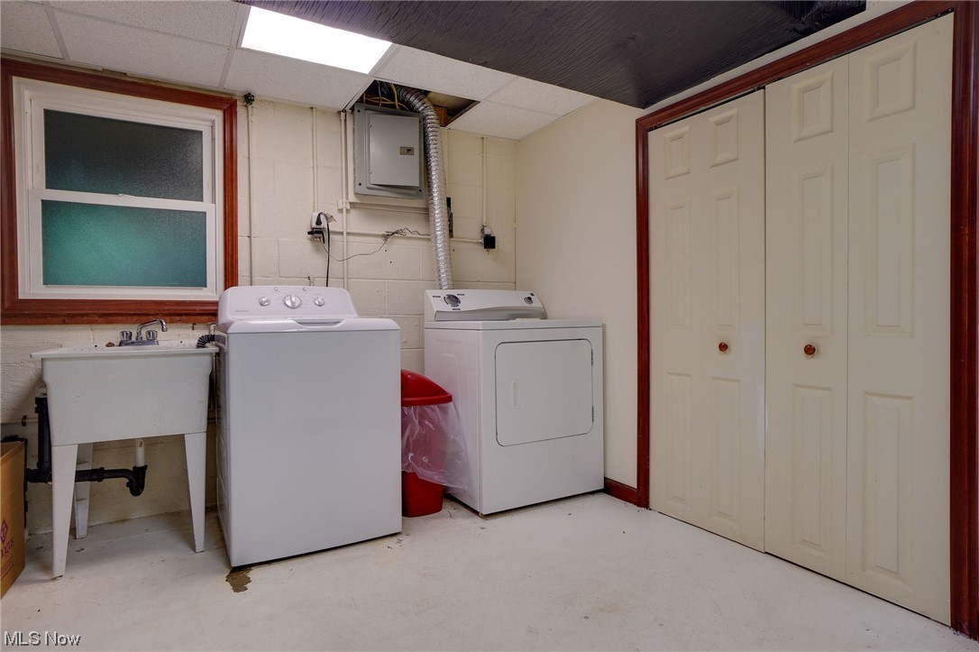 6406 Liberty Road Solon, OH 44139 - Photo 12 of 35 Laundry area with separate washer and dryer