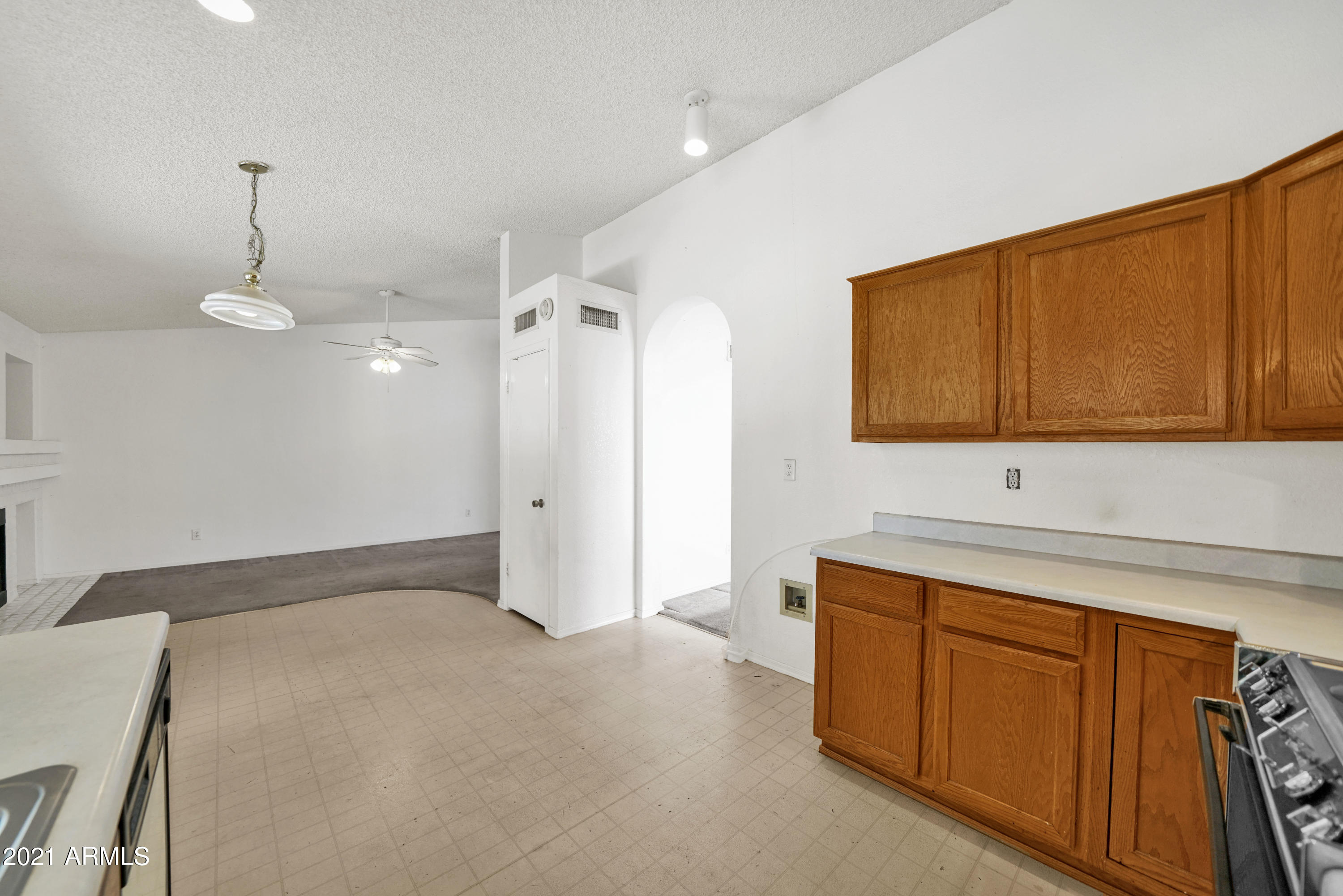 7749 West Redfield Road Peoria, AZ 85381 - Photo 11 of 45 Kitchen & Dining