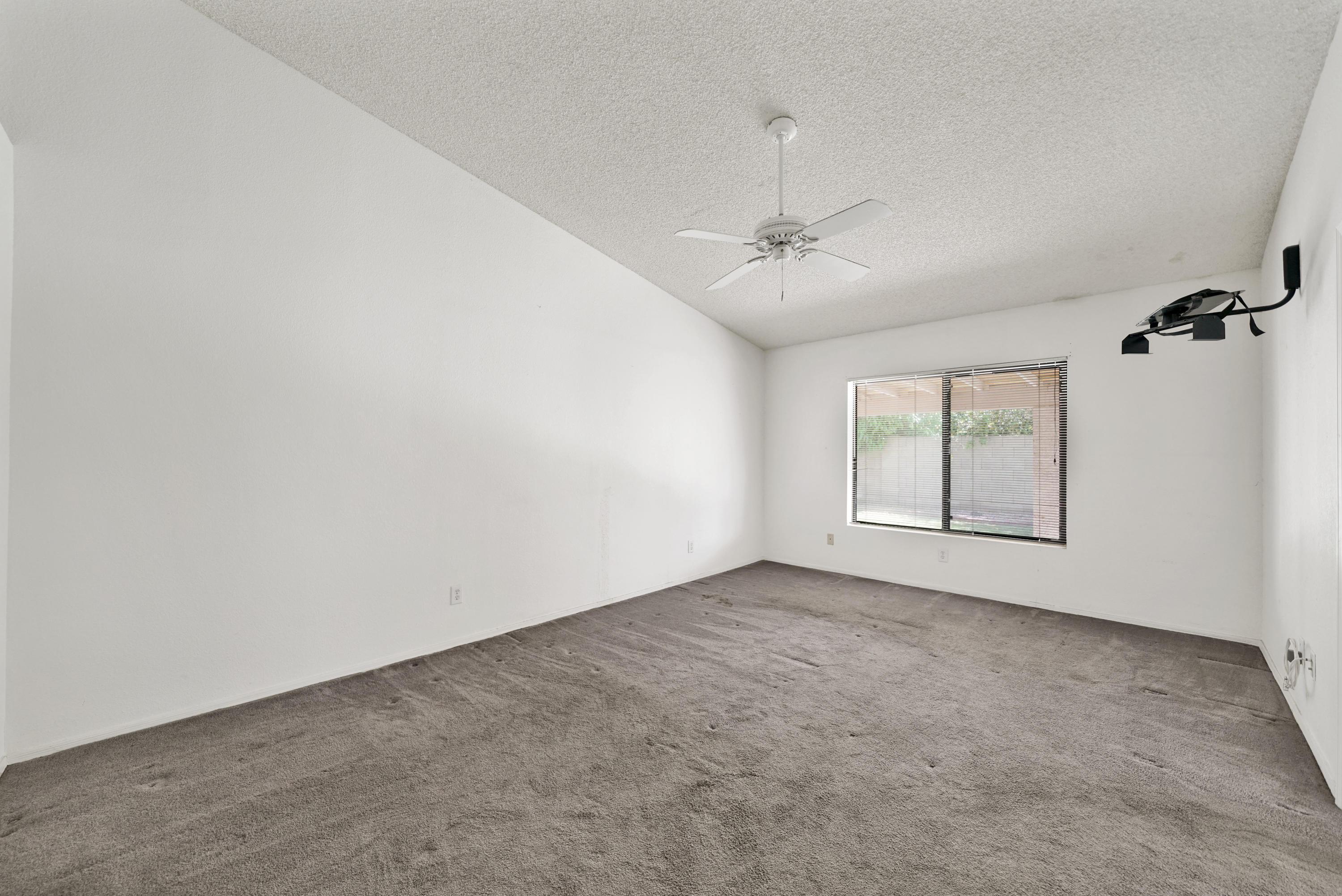 7749 West Redfield Road Peoria, AZ 85381 - Photo 18 of 45 Owner's Suite