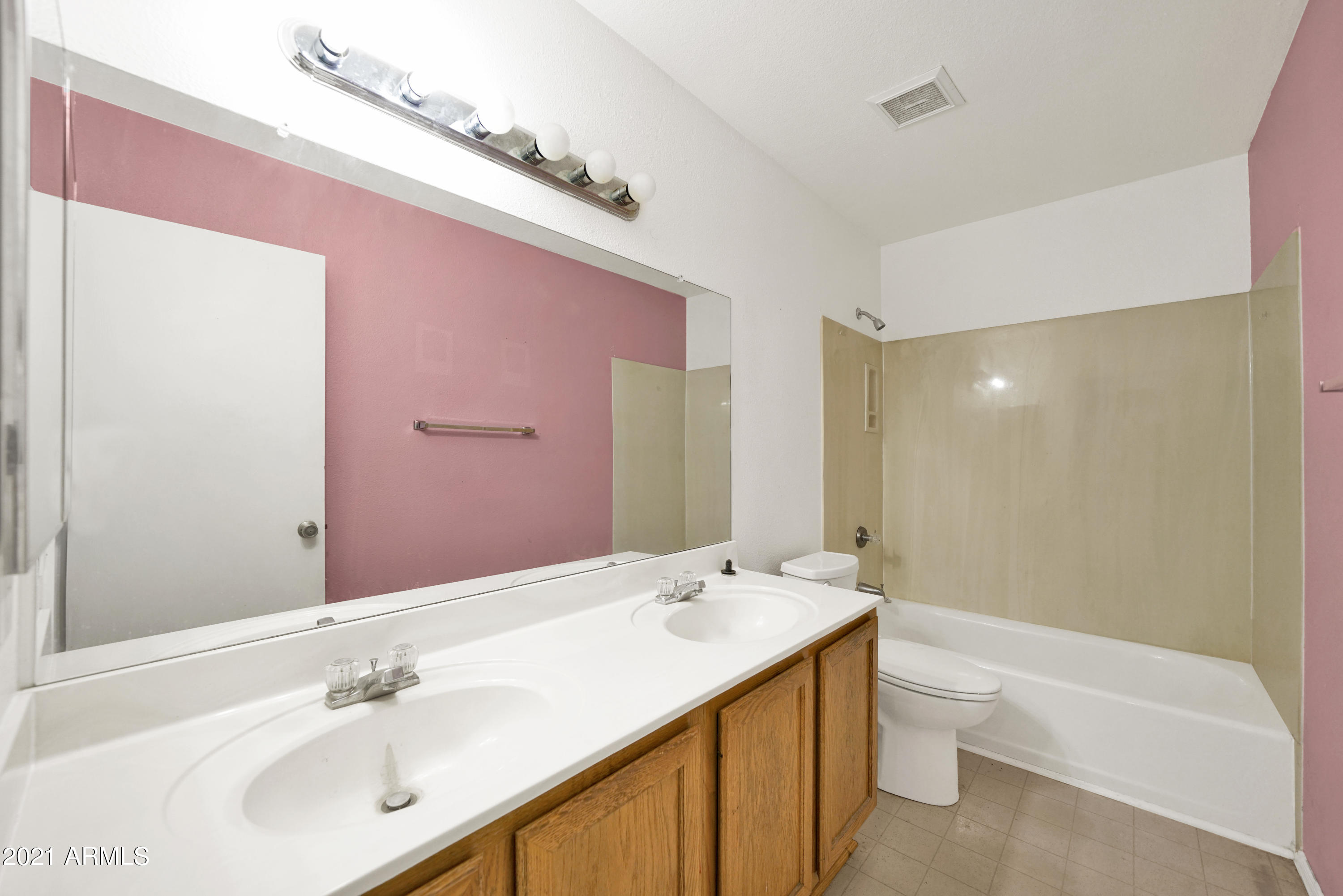 7749 West Redfield Road Peoria, AZ 85381 - Photo 25 of 45 Bathroom - Main Floor