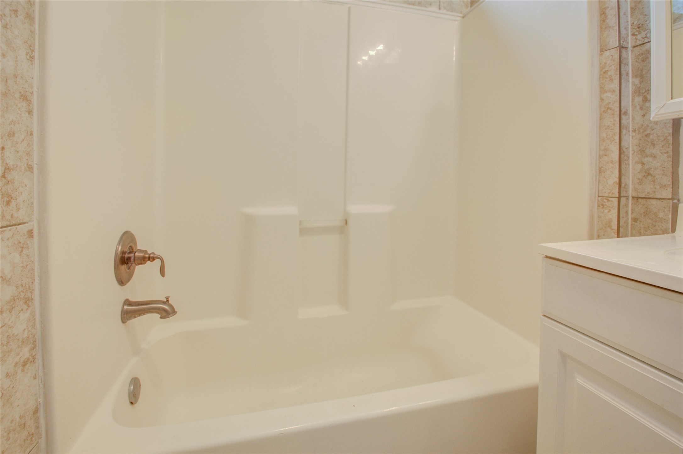 2119 Kane Street Houston, TX 77007 - Photo 13 of 29 a close view of a bathtub in bathroom